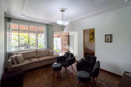 Sala de casa à venda com 4 quartos, 220m² em Copacabana, Belo Horizonte