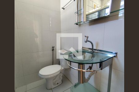 Banheiro de apartamento à venda com 2 quartos, 49m² em Santa Amelia, Belo Horizonte