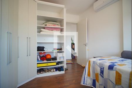 Quarto de apartamento à venda com 1 quarto, 48m² em Azenha, Porto Alegre