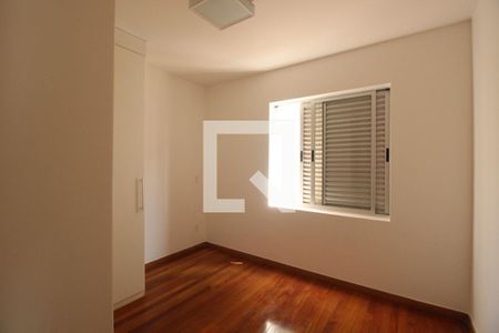 Quarto  de apartamento à venda com 3 quartos, 124m² em Buritis, Belo Horizonte