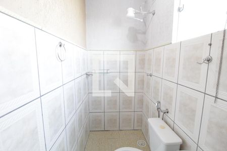 Banheiro de casa de condomínio para alugar com 1 quarto, 18m² em Osvaldo Rezende, Uberlândia