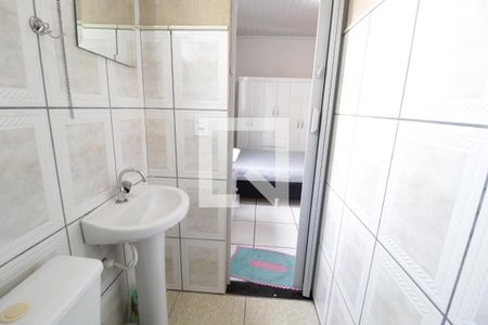 Banheiro de casa de condomínio para alugar com 1 quarto, 18m² em Osvaldo Rezende, Uberlândia