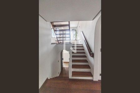 Escada de casa para alugar com 3 quartos, 300m² em Jardim Franca, São Paulo