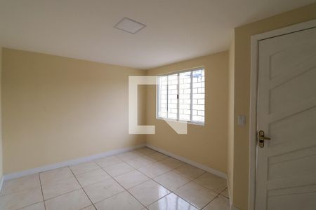 Sala de casa para alugar com 4 quartos, 90m² em Capão da Imbuia, Pinhais