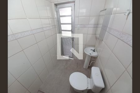 Banheiro de apartamento para alugar com 1 quarto, 37m² em Centro, São Vicente