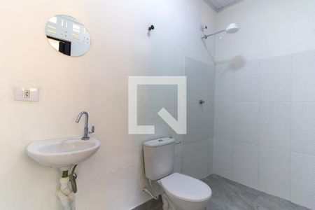 Banheiro de kitnet/studio para alugar com 1 quarto, 14m² em Vila Hamburguesa, São Paulo