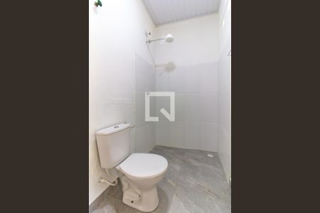 Banheiro de kitnet/studio para alugar com 1 quarto, 14m² em Vila Hamburguesa, São Paulo