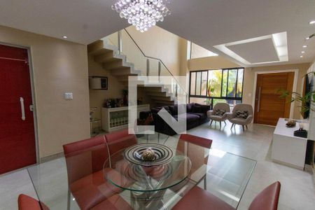 Sala de casa à venda com 5 quartos, 265m² em Camboinhas, Niterói