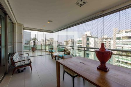 Varanda de apartamento à venda com 4 quartos, 396m² em Barra da Tijuca, Rio de Janeiro