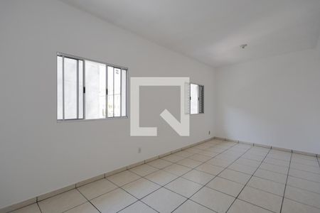 Quarto 2 de casa para alugar com 2 quartos, 120m² em Vila Guaca, São Paulo