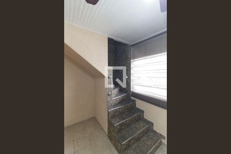 Escada de casa para alugar com 2 quartos, 100m² em Vila Vera, São Paulo