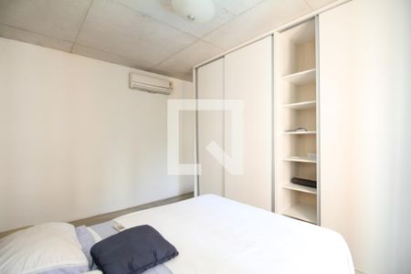 Quarto  de apartamento à venda com 1 quarto, 70m² em Vila Suzana, São Paulo