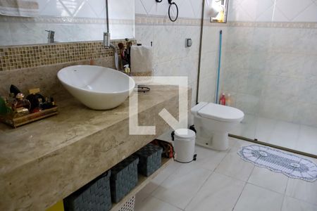 Casa à venda com 198m², 4 quartos e 4 vagas Casa à venda com 198m², 4 quartos e 4 vagasBanheiro da Suíte 4