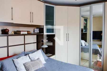 Casa à venda com 198m², 4 quartos e 4 vagas Casa à venda com 198m², 4 quartos e 4 vagasQuarto 4 - Suíte