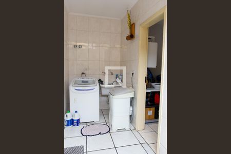 Casa à venda com 198m², 4 quartos e 4 vagas Casa à venda com 198m², 4 quartos e 4 vagasLavanderia