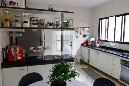 Casa à venda com 198m², 4 quartos e 4 vagas Casa à venda com 198m², 4 quartos e 4 vagascozinha