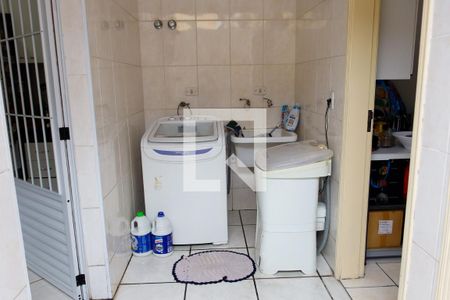 Casa à venda com 198m², 4 quartos e 4 vagas Casa à venda com 198m², 4 quartos e 4 vagasLavanderia