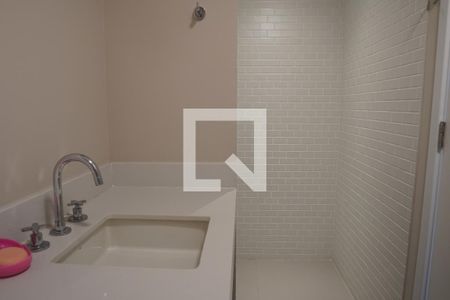 Banheiro de apartamento para alugar com 1 quarto, 60m² em Jardim das Bandeiras, São Paulo