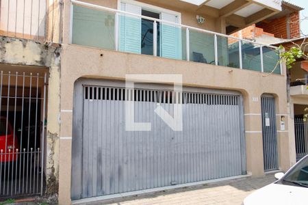 Casa à venda com 217m², 3 quartos e 2 vagas Casa à venda com 217m², 3 quartos e 2 vagasFachada