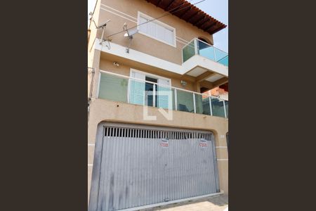 Casa à venda com 217m², 3 quartos e 2 vagas Casa à venda com 217m², 3 quartos e 2 vagasFachada