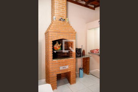 Casa à venda com 217m², 3 quartos e 2 vagas Casa à venda com 217m², 3 quartos e 2 vagasÁrea comum - Churrasqueira