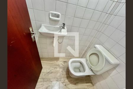 Banheiro  de kitnet/studio para alugar com 1 quarto, 40m² em Curicica, Rio de Janeiro