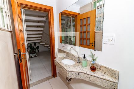 Lavabo de casa de condomínio para alugar com 4 quartos, 250m² em Vila Ipojuca, São Paulo