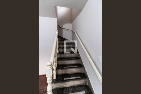 Escada Acesso Andar Superior de casa para alugar com 3 quartos, 120m² em Alto da Lapa, São Paulo