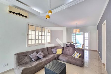 Sala de casa de condomínio para alugar com 3 quartos, 160m² em Jardim Santa Maria, Jacareí