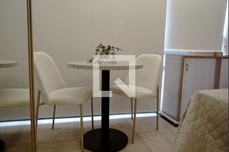 Mesa de kitnet/studio para alugar com 1 quarto, 27m² em Sumarezinho, São Paulo