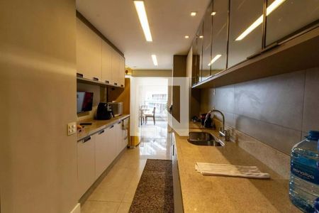 Apartamento à venda com 3 quartos, 157m² em Vila Anastácio, São Paulo