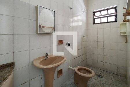 Banheiro da Suíte de casa para alugar com 2 quartos, 136m² em Maracanã, Praia Grande