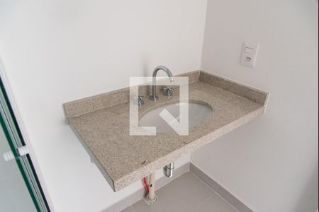 Banheiro de kitnet/studio à venda com 1 quarto, 21m² em Vila Firmiano Pinto, São Paulo