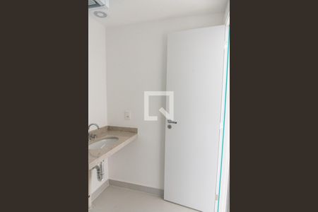 Banheiro de kitnet/studio à venda com 1 quarto, 21m² em Vila Firmiano Pinto, São Paulo