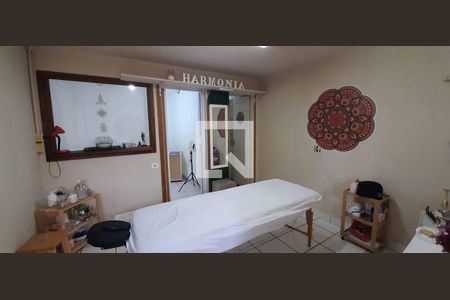 Casa à venda com 200m², 4 quartos e 2 vagas Casa à venda com 200m², 4 quartos e 2 vagasEdícula/SalaÁrea de serviço