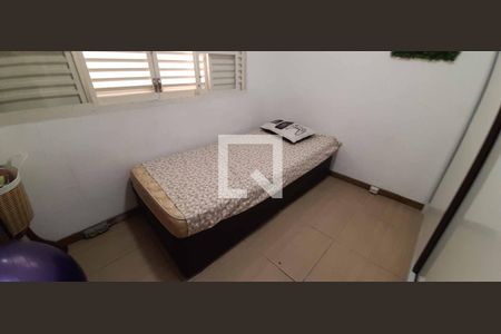 Casa à venda com 200m², 4 quartos e 2 vagas Casa à venda com 200m², 4 quartos e 2 vagasQuarto 2Quarto 2