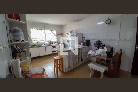 Casa à venda com 200m², 4 quartos e 2 vagas Casa à venda com 200m², 4 quartos e 2 vagasCozinha