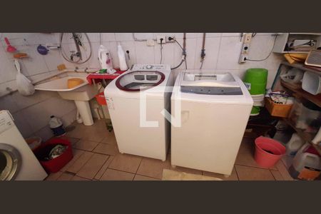 Casa à venda com 200m², 4 quartos e 2 vagas Casa à venda com 200m², 4 quartos e 2 vagasÁrea de serviço