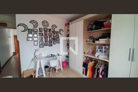 Casa à venda com 200m², 4 quartos e 2 vagas Casa à venda com 200m², 4 quartos e 2 vagasQuarto 1