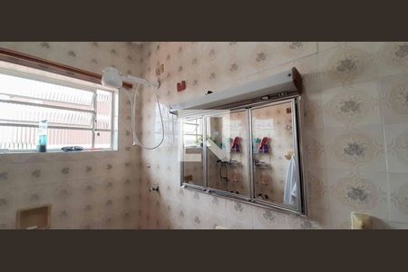 Casa à venda com 200m², 4 quartos e 2 vagas Casa à venda com 200m², 4 quartos e 2 vagasBanheiro