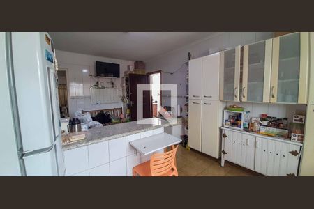 Casa à venda com 200m², 4 quartos e 2 vagas Casa à venda com 200m², 4 quartos e 2 vagasCozinha