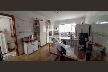Casa à venda com 200m², 4 quartos e 2 vagas Casa à venda com 200m², 4 quartos e 2 vagasCozinha