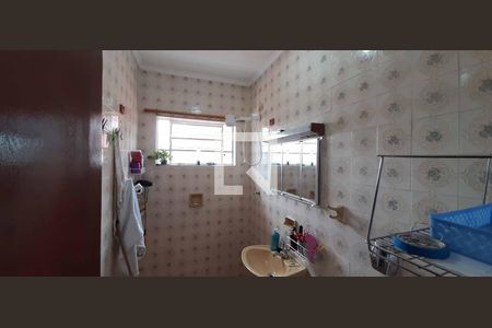 Casa à venda com 200m², 4 quartos e 2 vagas Casa à venda com 200m², 4 quartos e 2 vagasBanheiro