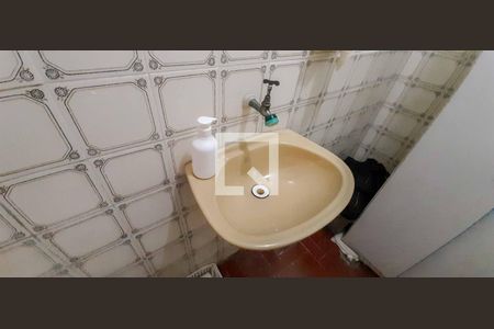 Casa à venda com 200m², 4 quartos e 2 vagas Casa à venda com 200m², 4 quartos e 2 vagasBanheiro