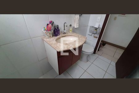 Casa à venda com 200m², 4 quartos e 2 vagas Casa à venda com 200m², 4 quartos e 2 vagasBanheiro