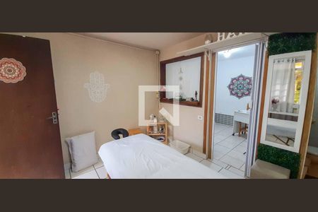 Casa à venda com 200m², 4 quartos e 2 vagas Casa à venda com 200m², 4 quartos e 2 vagasÁrea de serviço