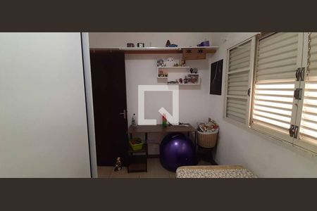 Casa à venda com 200m², 4 quartos e 2 vagas Casa à venda com 200m², 4 quartos e 2 vagasQuarto 2
