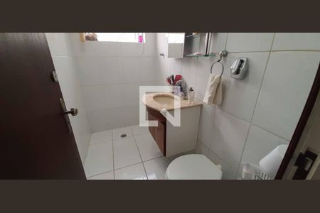Casa à venda com 200m², 4 quartos e 2 vagas Casa à venda com 200m², 4 quartos e 2 vagasBanheiro