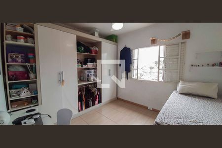 Casa à venda com 200m², 4 quartos e 2 vagas Casa à venda com 200m², 4 quartos e 2 vagasQuarto 1
