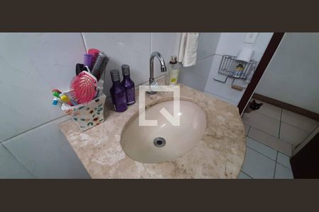 Casa à venda com 200m², 4 quartos e 2 vagas Casa à venda com 200m², 4 quartos e 2 vagasBanheiro